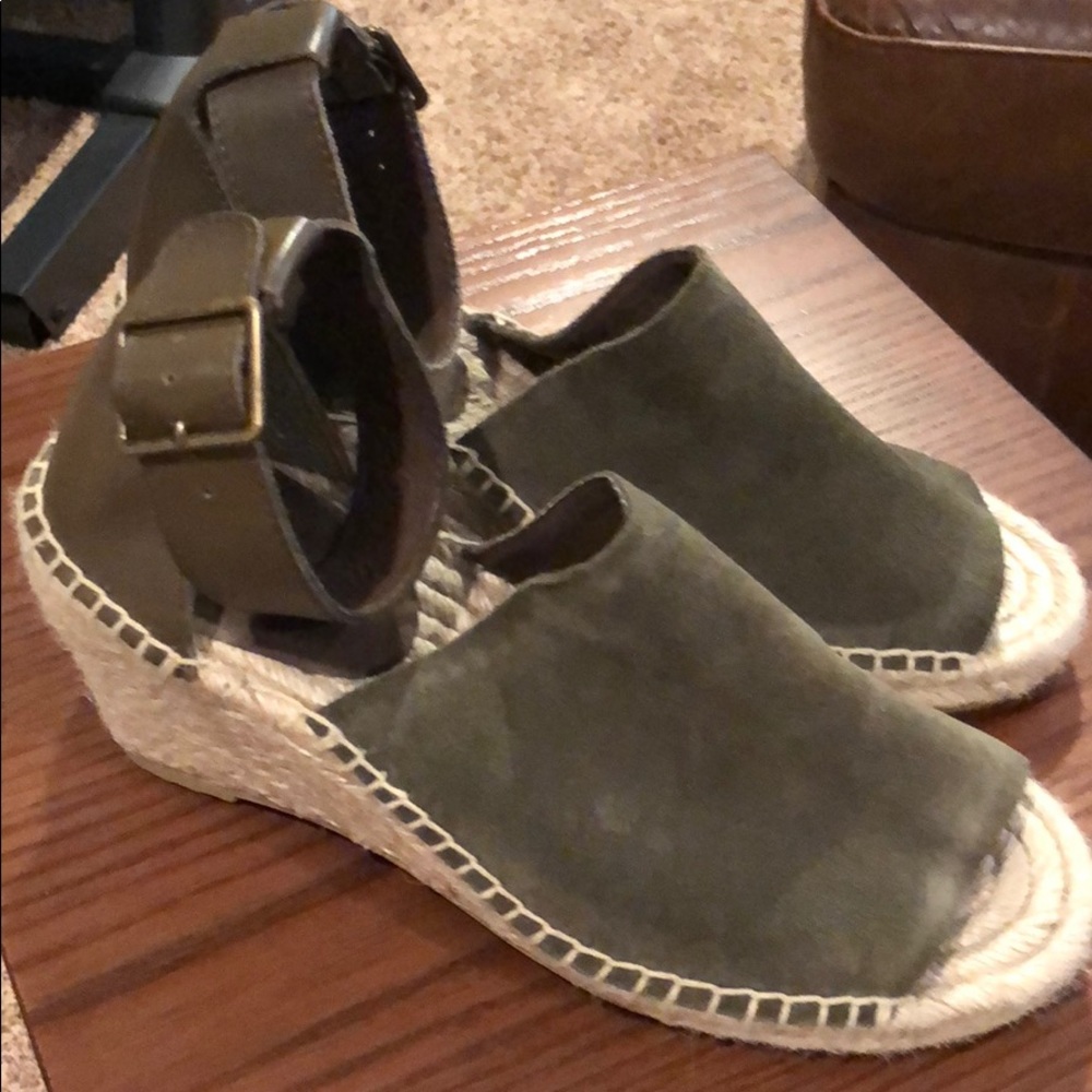 Olive green Gap espadrille sandals